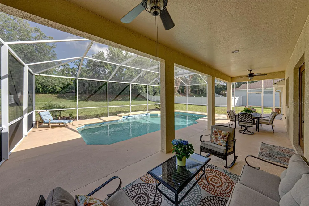 5104 WHISPERING LEAF TRAIL Valrico, FL 33596
