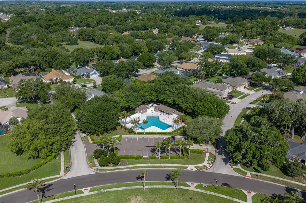 5104 WHISPERING LEAF TRAIL Valrico, FL 33596