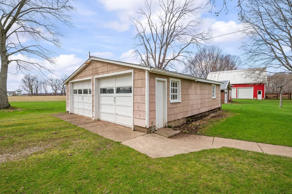 55796 92nd Avenue Dowagiac, MI 49047