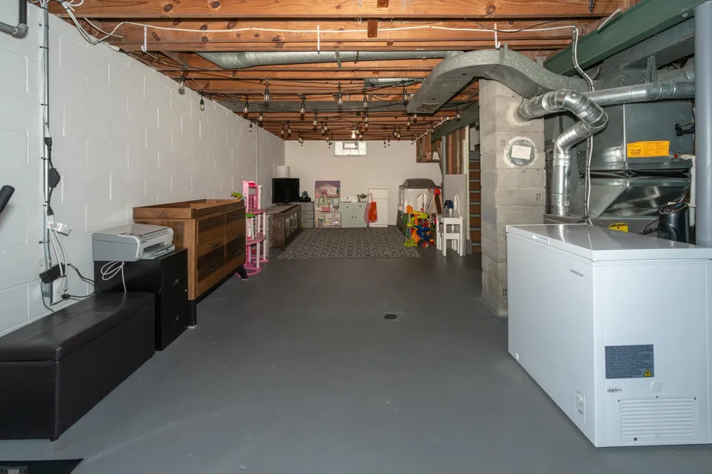 16605 Rosemary Street Fraser City, MI 48026