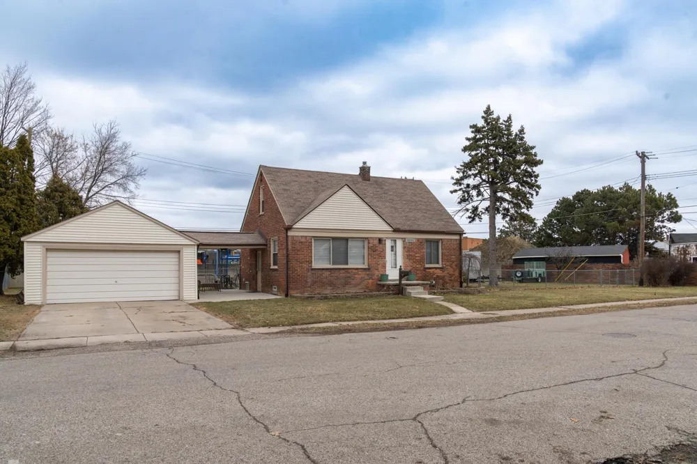 16605 Rosemary Street Fraser City, MI 48026