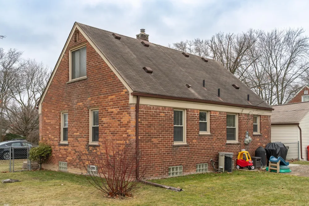 16605 Rosemary Street Fraser City, MI 48026