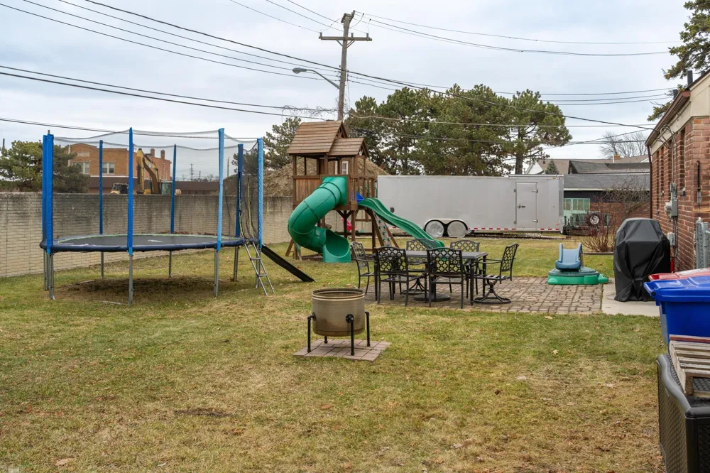 16605 Rosemary Street Fraser City, MI 48026