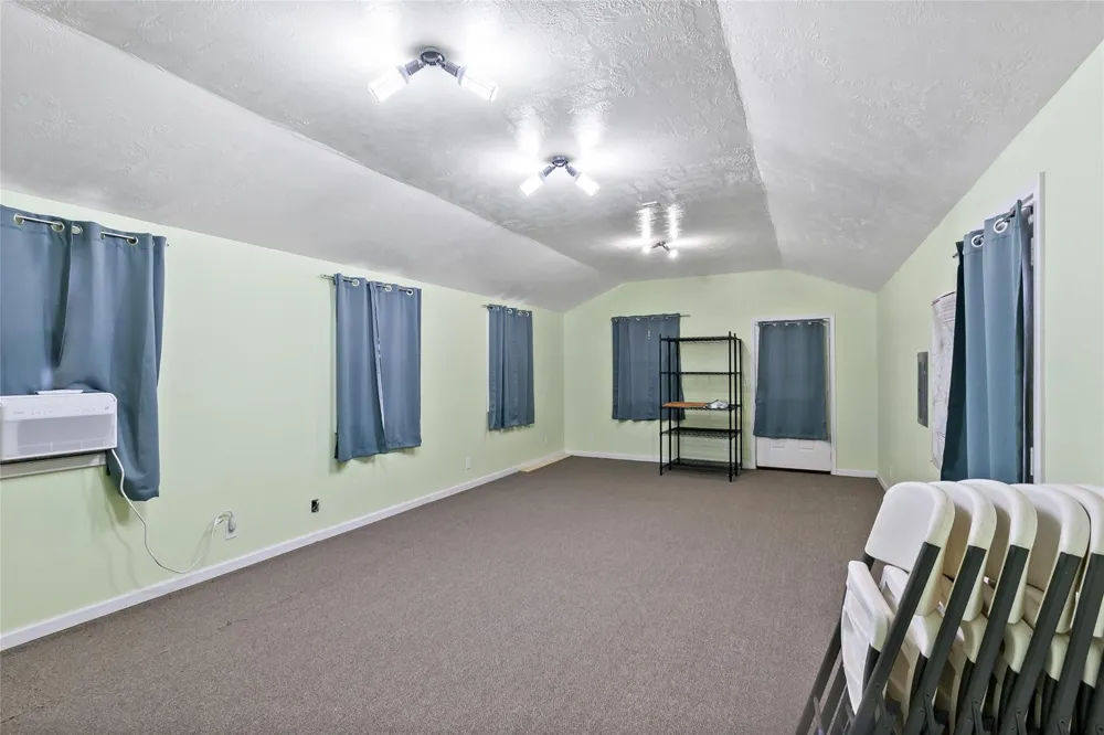 210 S Tammye Lane Madisonville, TX 77864