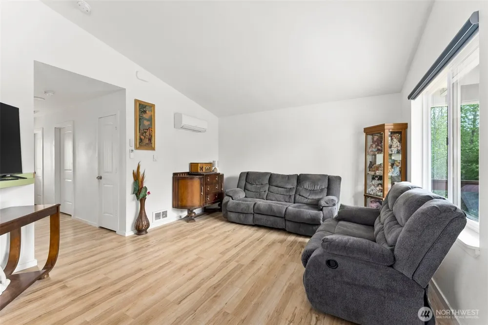 23 Sunrise Lane South Bend, WA 98586
