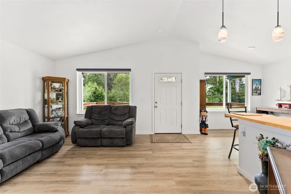 23 Sunrise Lane South Bend, WA 98586