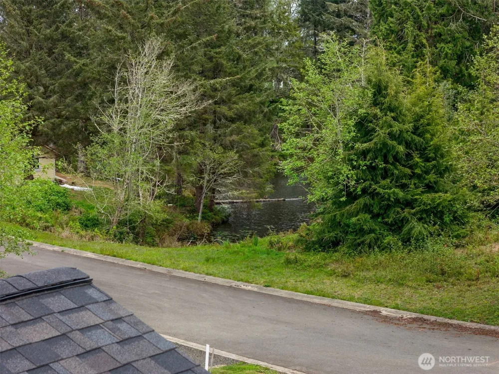 23 Sunrise Lane South Bend, WA 98586