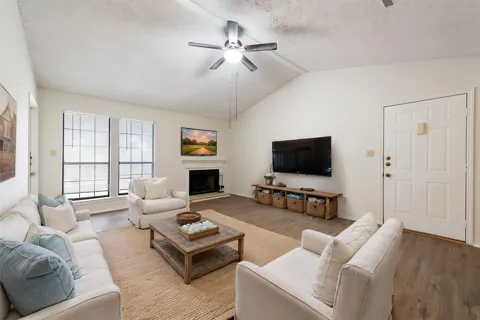 1202 Thorpe Lane #216