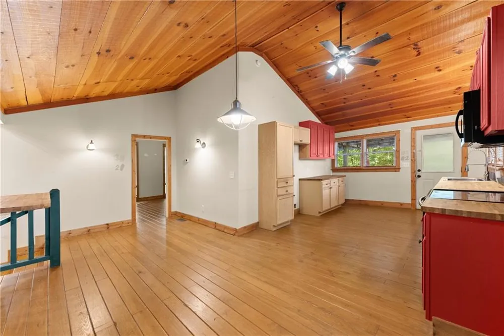 773 Shorewood Circle Toccoa, GA 30577