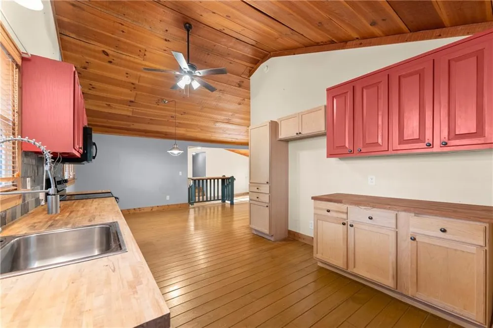 773 Shorewood Circle Toccoa, GA 30577