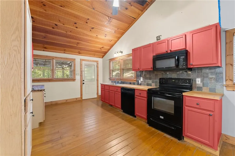 773 Shorewood Circle Toccoa, GA 30577