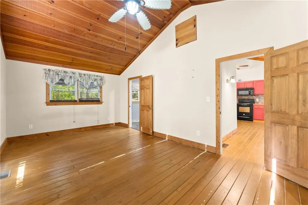 773 Shorewood Circle Toccoa, GA 30577