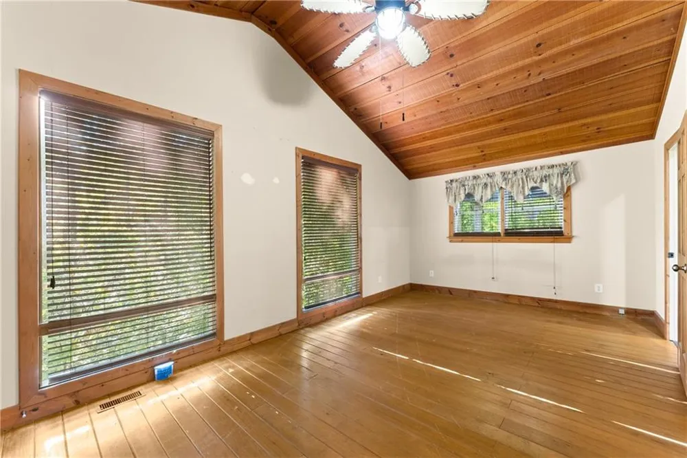 773 Shorewood Circle Toccoa, GA 30577