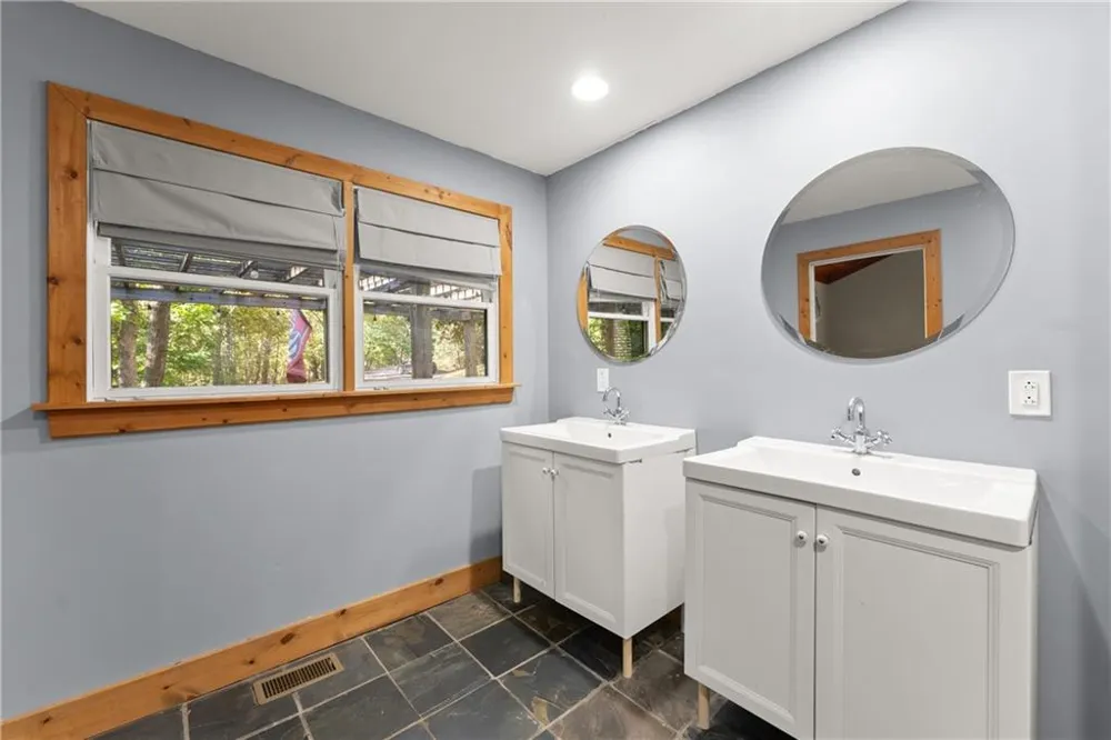 773 Shorewood Circle Toccoa, GA 30577