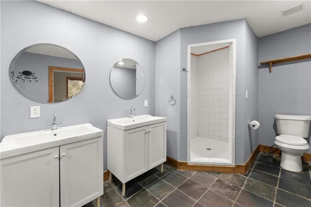 773 Shorewood Circle Toccoa, GA 30577