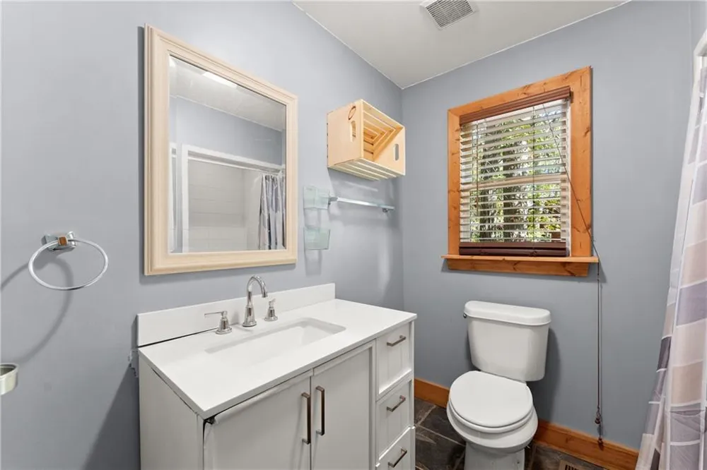 773 Shorewood Circle Toccoa, GA 30577