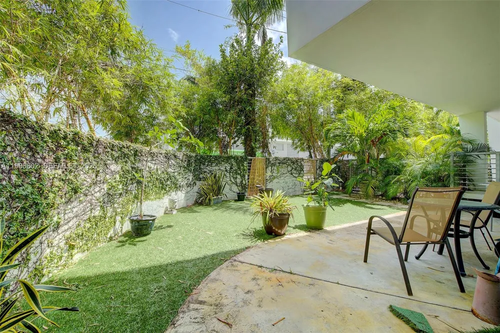 1577 Bay Rd #201 Miami Beach, FL 33139