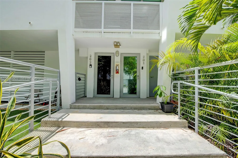 1577 Bay Rd #201 Miami Beach, FL 33139