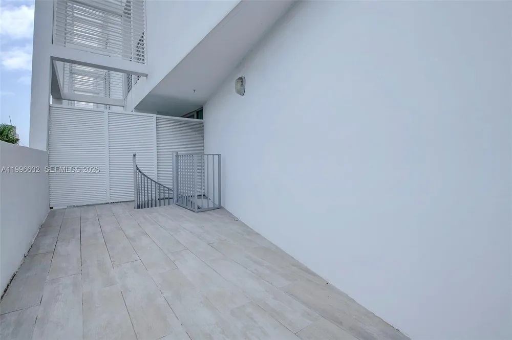 1577 Bay Rd #201 Miami Beach, FL 33139