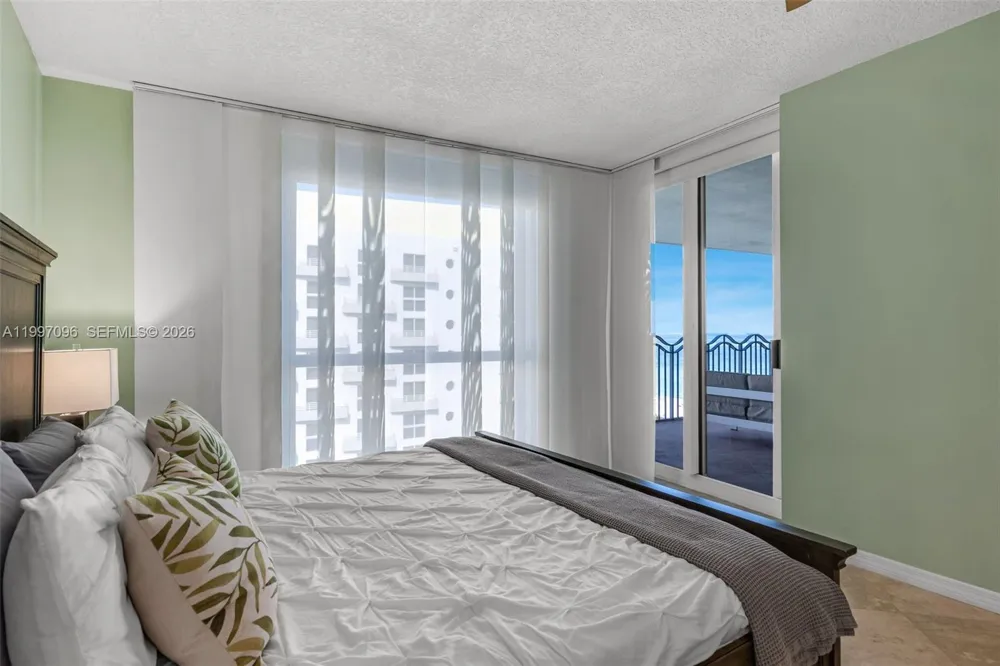 1500 Ocean Dr #PH-05 Miami Beach, FL 33139