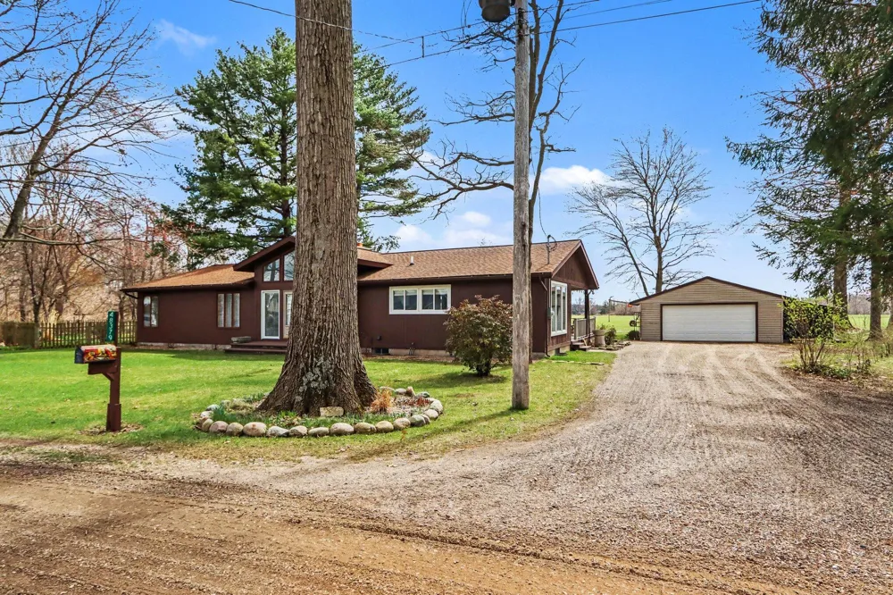 48379 Hill Drive Decatur, MI 49045