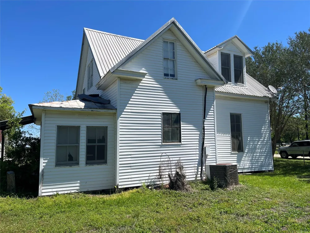 223 Walnut Street New Ulm, TX 78950