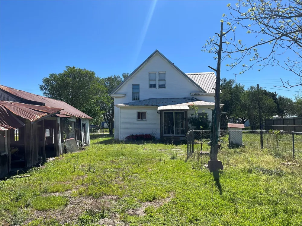 223 Walnut Street New Ulm, TX 78950