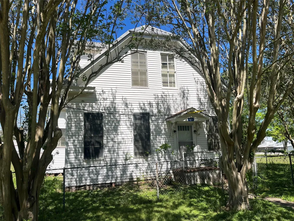 223 Walnut Street New Ulm, TX 78950