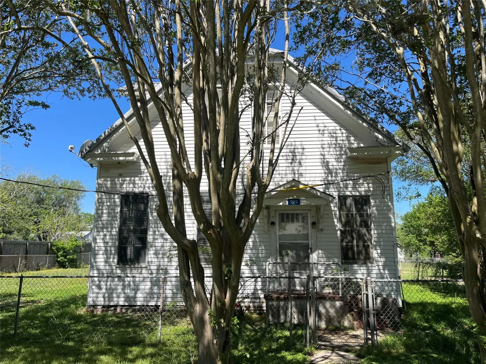 223 Walnut Street New Ulm, TX 78950