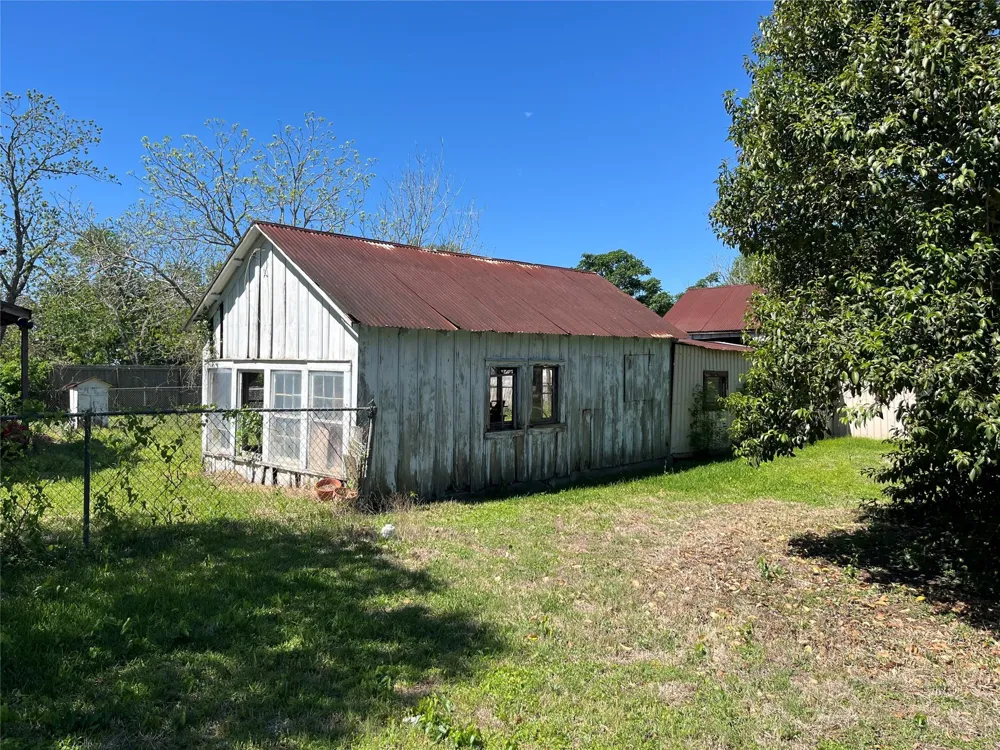 223 Walnut Street New Ulm, TX 78950