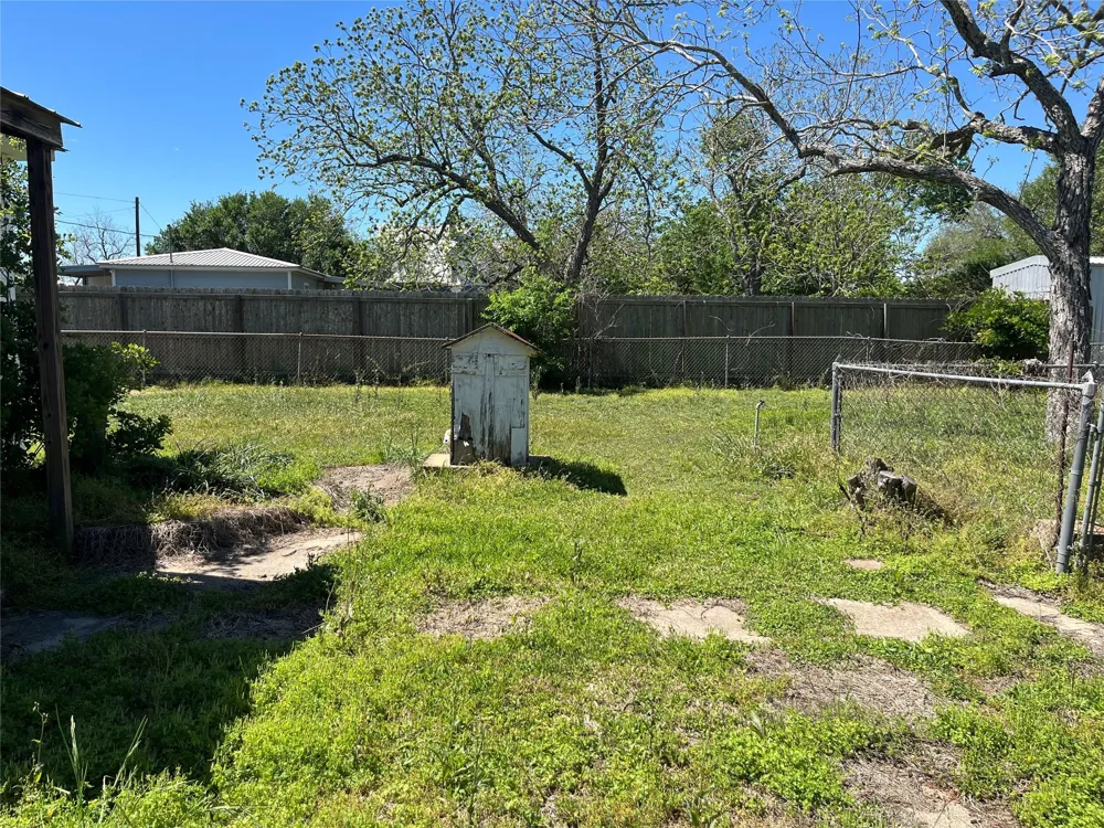 223 Walnut Street New Ulm, TX 78950