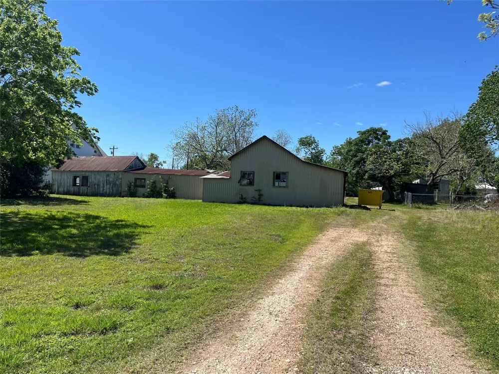 223 Walnut Street New Ulm, TX 78950