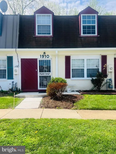 1910 VILLAGE GREEN DRIVE #F-163