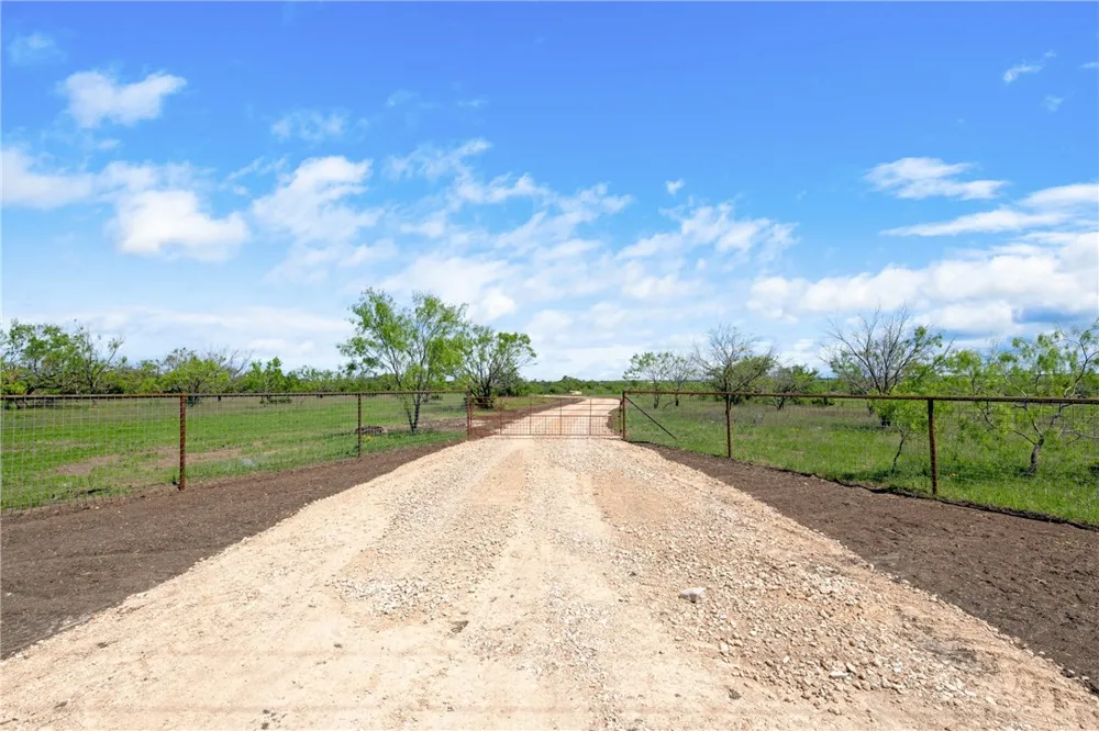 CR 236 Liberty Hill, TX 78605