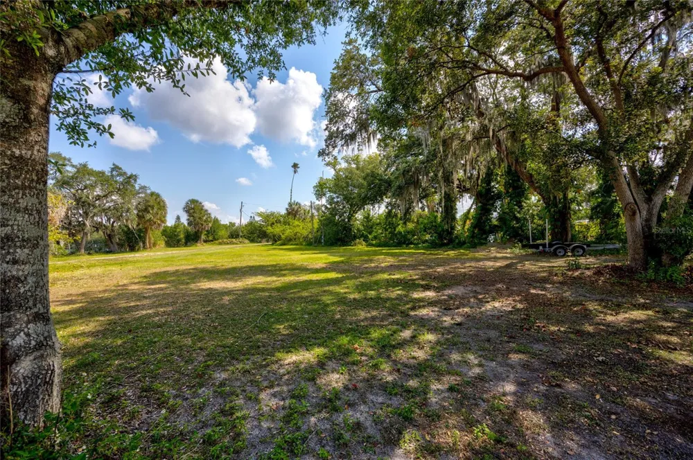 102 DICKMAN DRIVE SW Ruskin, FL 33570