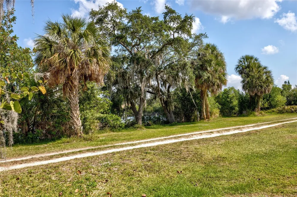 102 DICKMAN DRIVE SW Ruskin, FL 33570