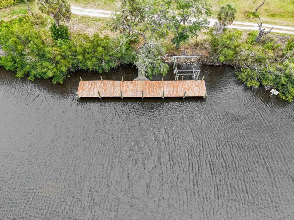 102 DICKMAN DRIVE SW Ruskin, FL 33570