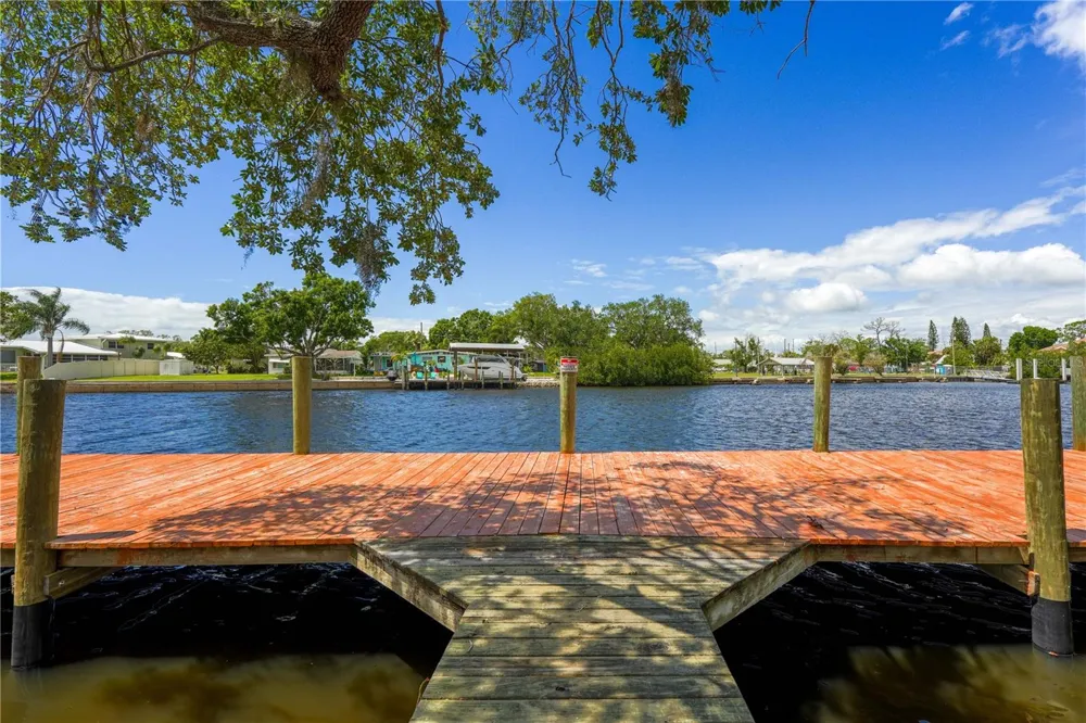 102 DICKMAN DRIVE SW Ruskin, FL 33570