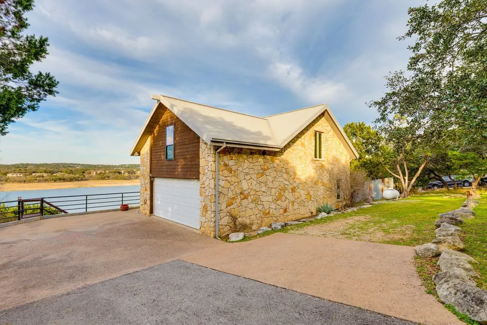 21008 W Lakeshore Drive Spicewood, TX 78669