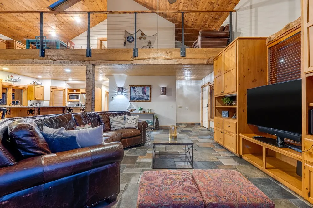 21008 W Lakeshore Drive Spicewood, TX 78669