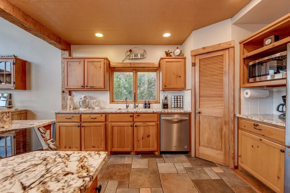 21008 W Lakeshore Drive Spicewood, TX 78669