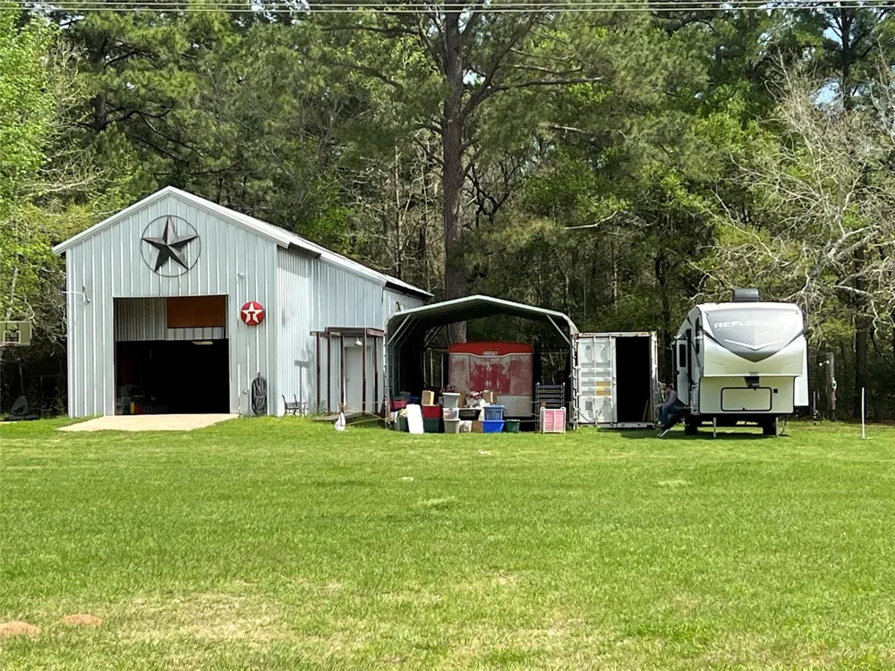 9296 County Road 302 Plantersville, TX 77363