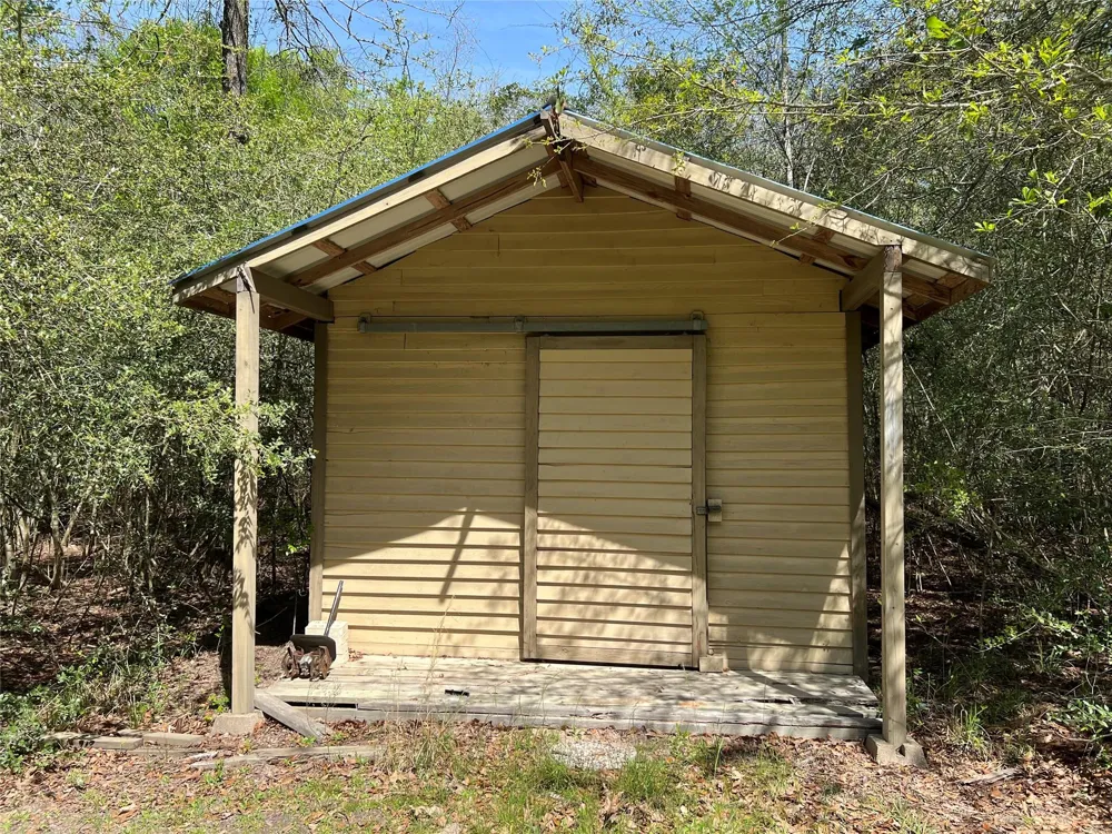 9296 County Road 302 Plantersville, TX 77363