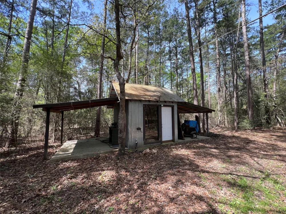 9296 County Road 302 Plantersville, TX 77363