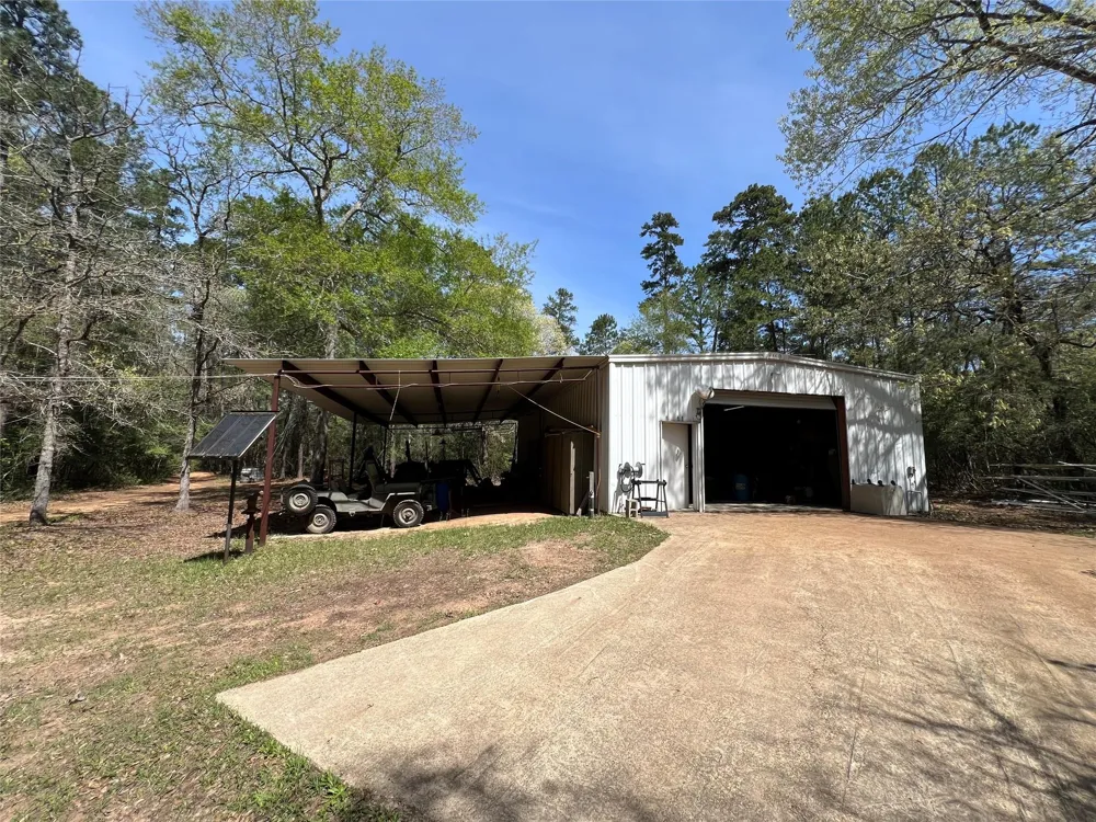 9296 County Road 302 Plantersville, TX 77363