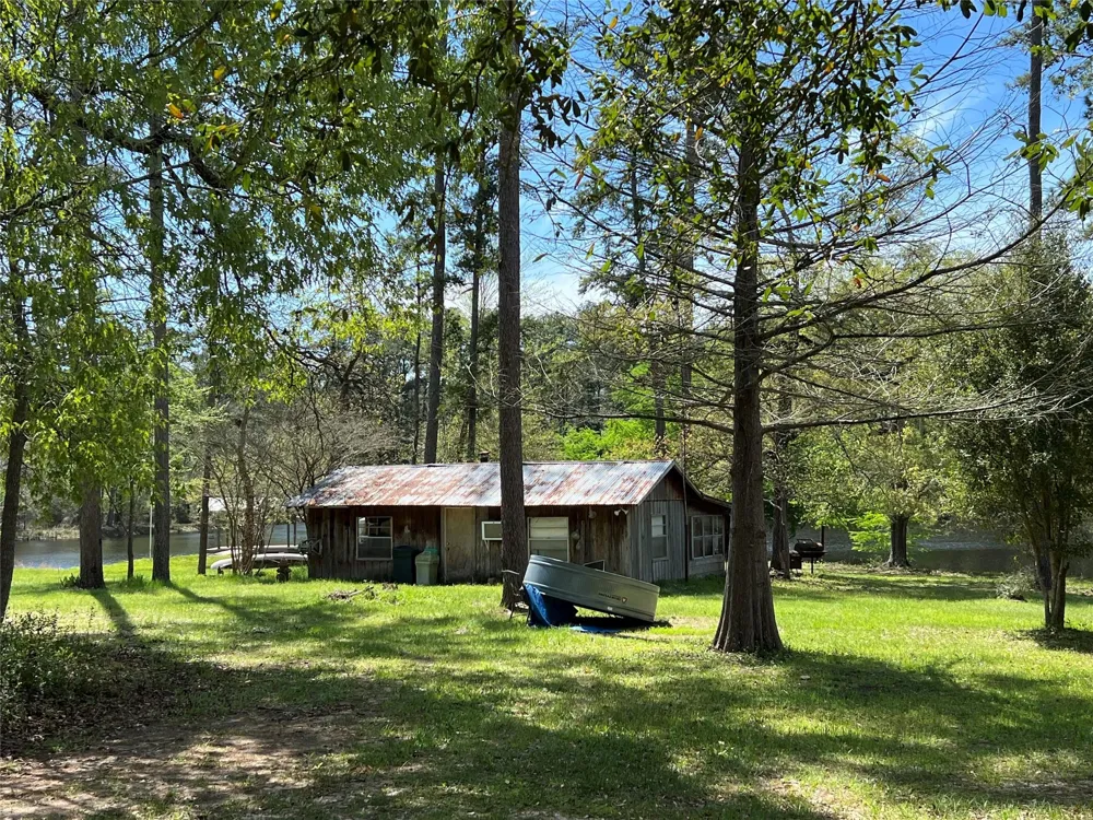 9296 County Road 302 Plantersville, TX 77363