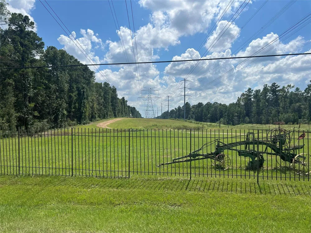 9296 County Road 302 Plantersville, TX 77363