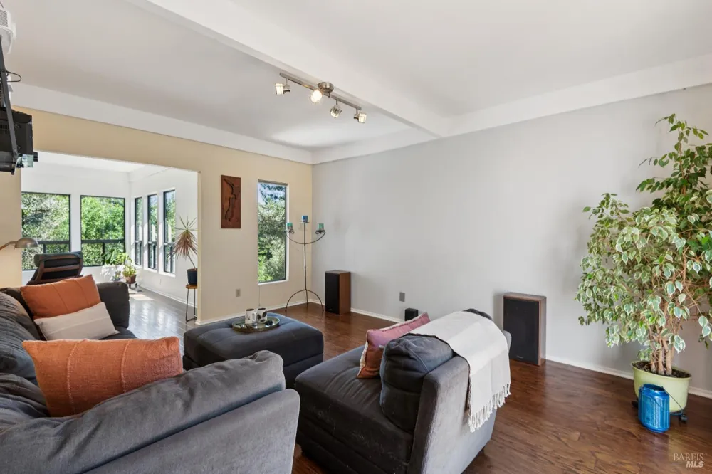 1475 Los Olivos Road Santa Rosa, CA 95404