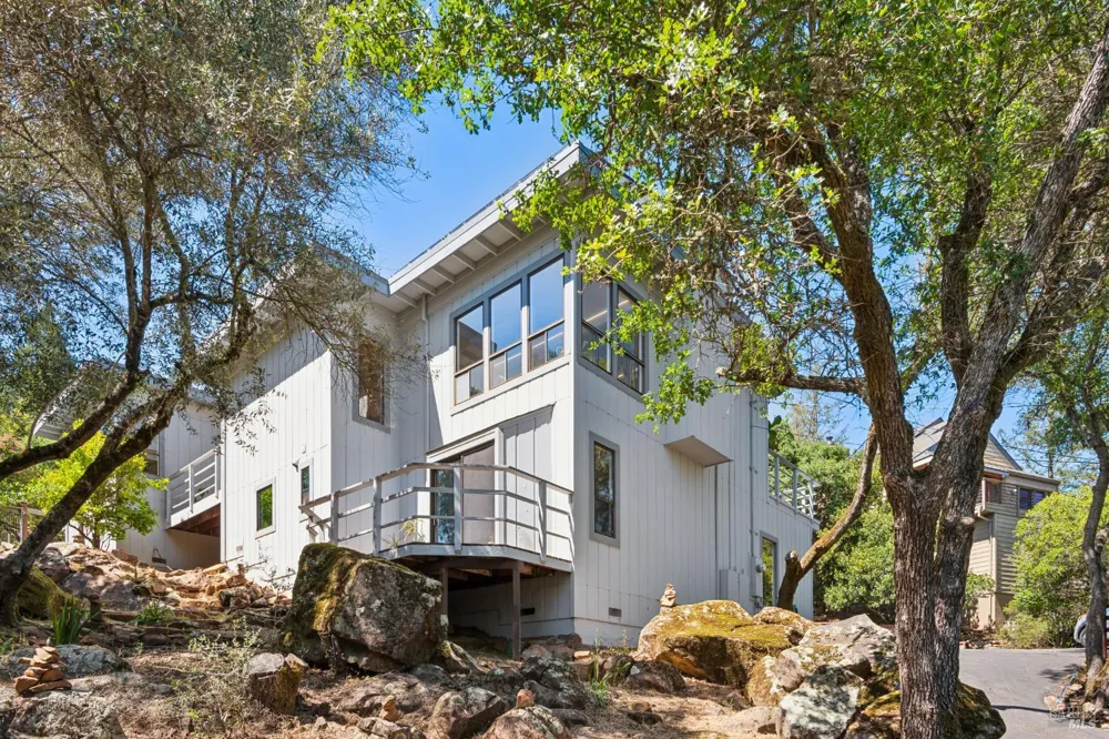 1475 Los Olivos Road Santa Rosa, CA 95404
