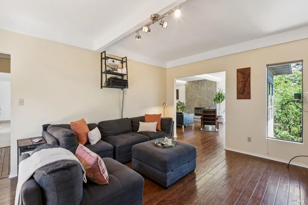 1475 Los Olivos Road Santa Rosa, CA 95404